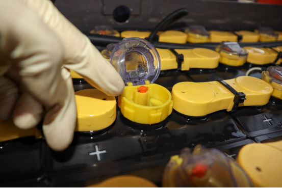 怎樣判斷鉛酸蓄電池缺水狀態(tài)？